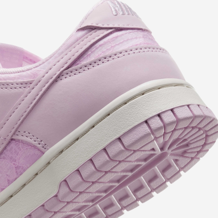 Dunk Low floral-lace